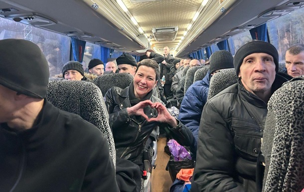 Білорусь передала Україні 114 цивільних громадян, що відбували суворі тюремні терміни за політичними вироками (відео)