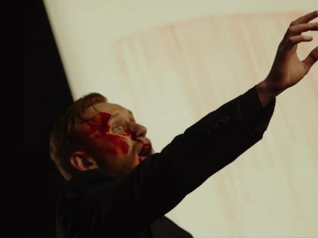 Несподіваний поворот сюжету в "Макбеті": У Києві під час вистави в партер завалилася величезна металева конструкція (відео)