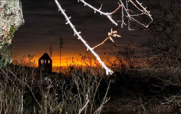 По Росії та окупованому Криму вдарили ракети та дрони: Палають нафтобази й електростанці