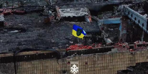 Зачистка міста завершується: Хартія встановила український прапор над мерією Куп’янська (відео)