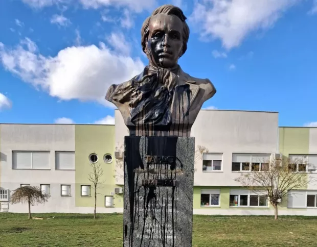 Якраз до річниці вторгнення: У Сербії пошкодили пам’ятник Тарасу Шевченку (відео)