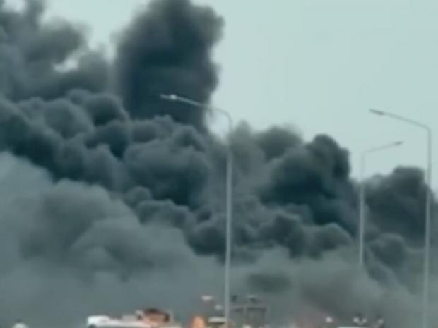 Вилетів на "зустрічку": У Ростовській області РФ на ходу вибухнув та загорівся бензовоз (відео)