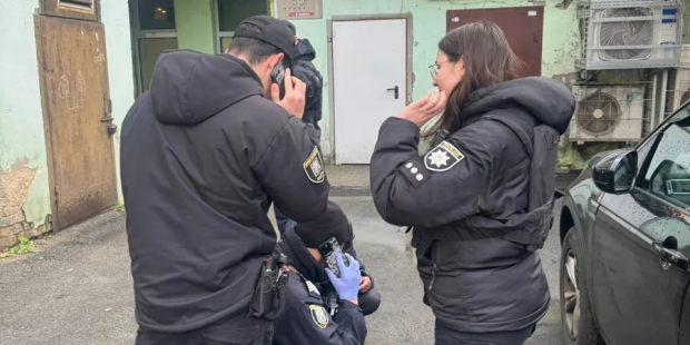 "Я вибіг за ним, він почав тікати": Нардеп заявив про спробу підпалити його авто в Києві (фото)