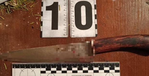 Врятував сусід, який почув крики: У Харкові пенсіонерка напала з ножем на молоду пару