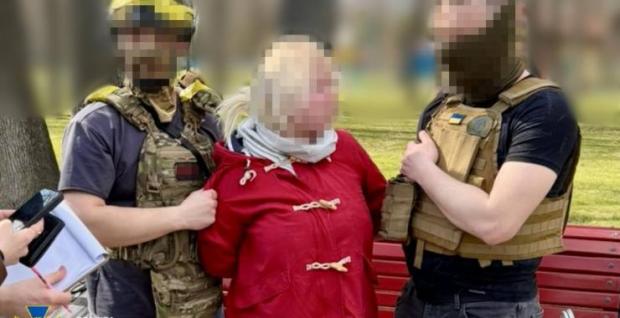 Спіймали на гарячому: У Харкові затримали агентку, яка коригувала з парку одну з найбільших атак РФ на місто