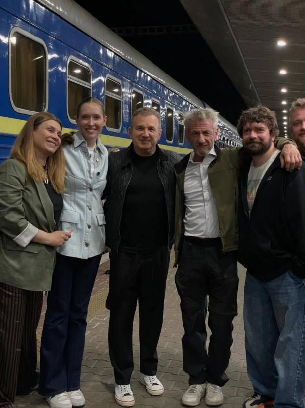 "Потяг "Червона рута": Юрій Горбунов розкрив таємницю за скільки заполучив Шона Пенна до своєї стрічки та розповів про райдер американської зірки (відео)