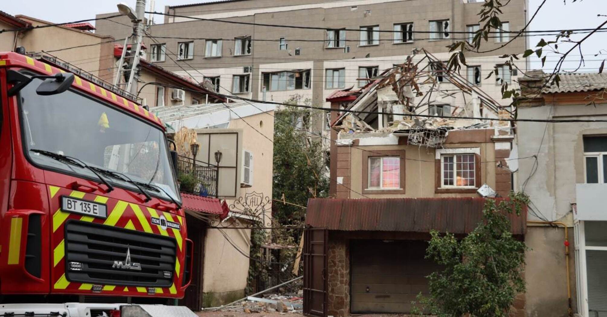 2022. херсон последний. российские военные. херсон последний. флаг россии и украины.