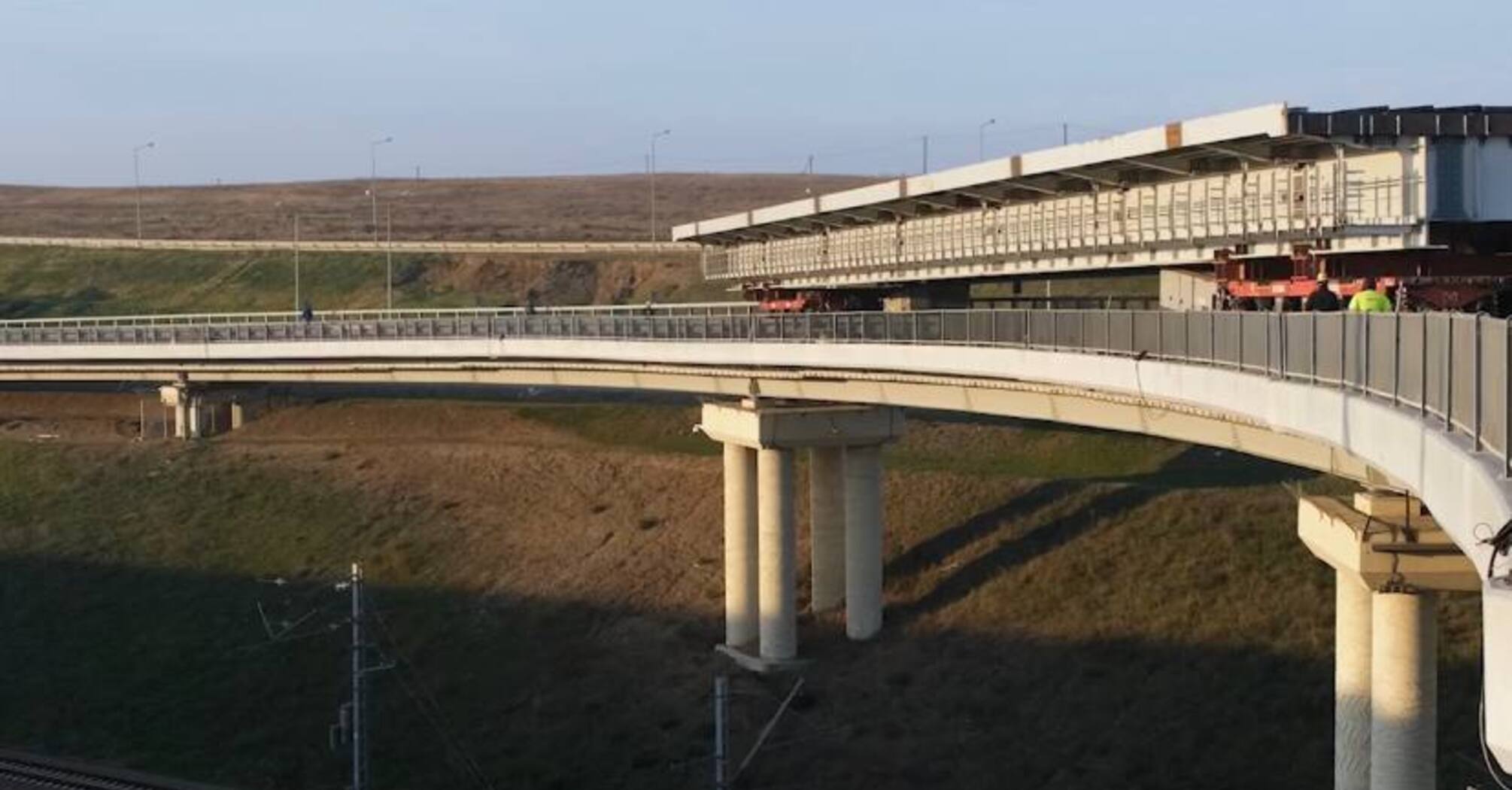 Крымский мост видео игоря корсакова. 1 пролёт крымского моста. Крымский мост видео игоря корсакова. Крымский мост ночью. Корсаков крымский мост.