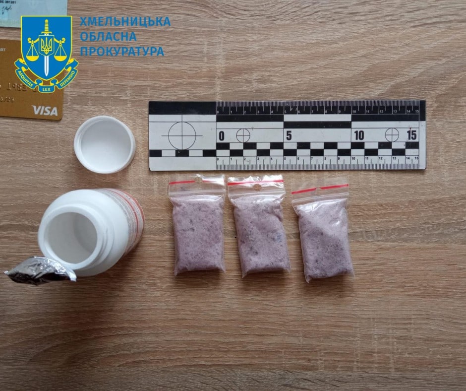 Злочинній групі на чолі з росіянином, котра займалась збутом наркотиків на Хмельниччині, оголосили підозру