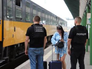 Прикордонники затримали 23-річну організаторку торгівлі людьми