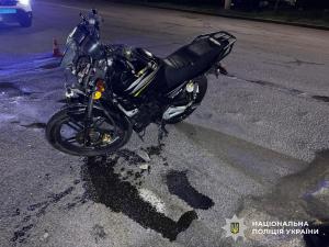 У Кропивницькому поліцейські встановлюють обставини ДТП за участі легковика та мотоцикла