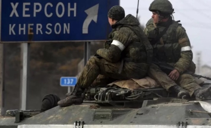 Враг распространяет фейк, что госслужащие "эвакуируются из Херсона перед наступлением РФ"