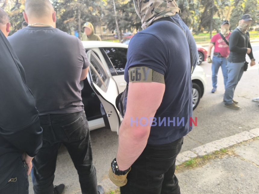 В центре Николаева СБУ и ГБР задержали полицейских, подозреваемых во взяточничестве