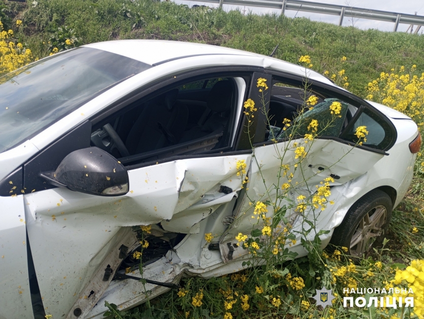 В Одесской области автомобиль вылетел в кювет: пострадали пассажиры