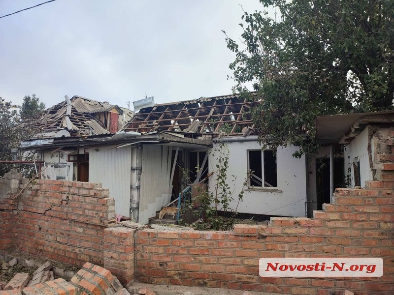 Враг обстреливал три общины Николаевской области: повреждены жилые дома