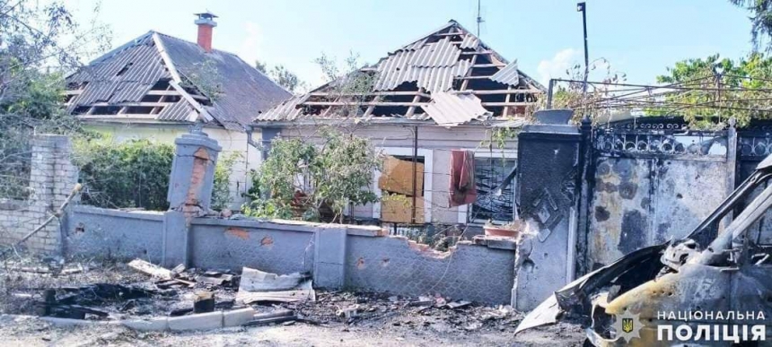 В Николаевской области уничтожили три ракеты: повреждены дома и автомобили, начался пожар