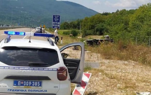 В Сербии перевернулся автобус с мигрантами, пострадали 30 человек