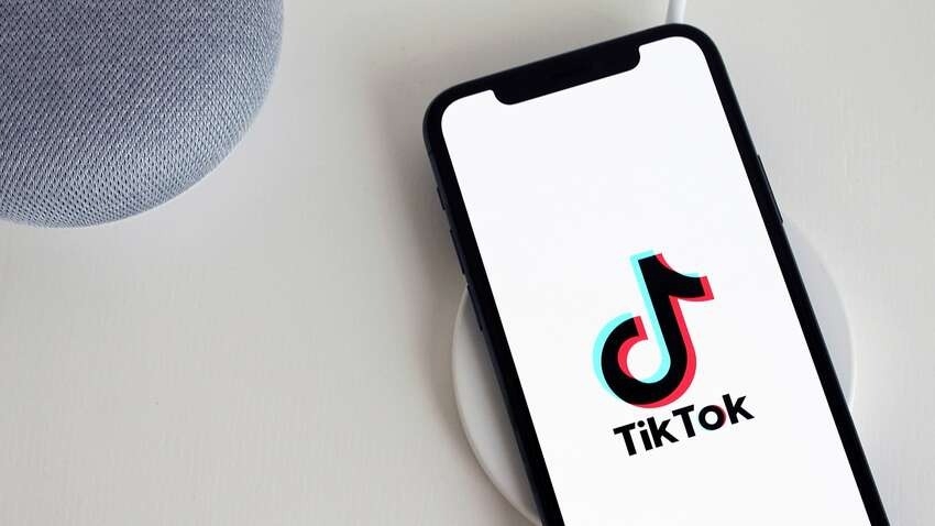 TikTok вводит новые ограничения для подростков: что изменится