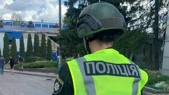 Военный стрелял возле жилого дома и взорвал гранату в Харькове (видео)