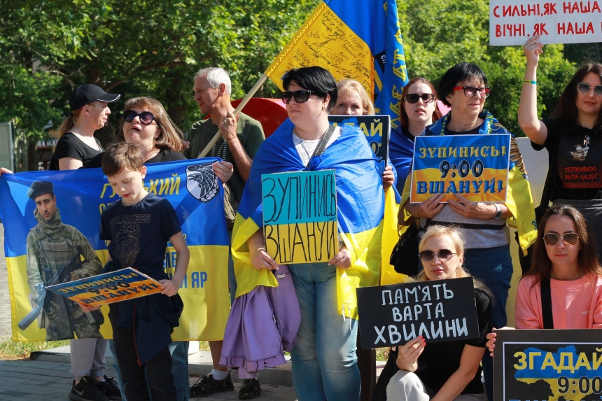 В Николаеве прошла акция: память погибших воинов почтили минутой молчания