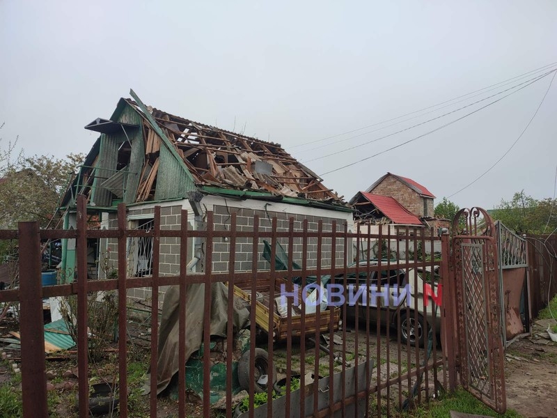 Враг атаковал дронами Николаевскую область: повреждён дом, возник пожар