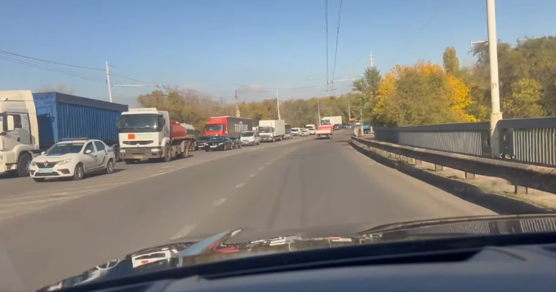 Мосты парализовали пробки в Николаеве: стала известна причина (видео)