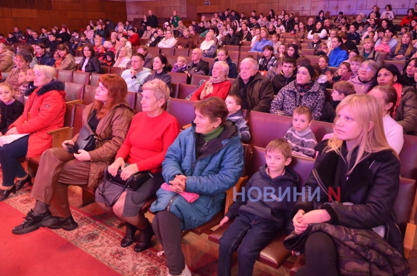 Праздник любви и дома: в Николаеве поблагодарили семьи, подарившие детям шанс на счастье (фото, видео)