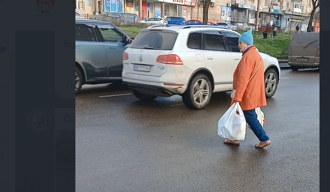 В Николаеве водители жалуются на пешеходов, которые игнорируют подземный переход (видео)