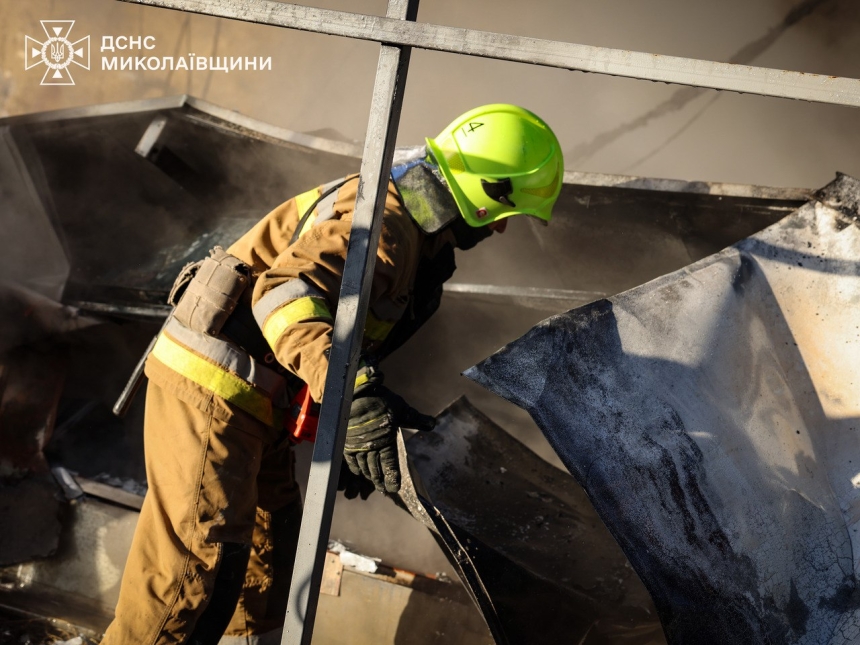 В Николаеве из-за сварочных работ начался пожар на предприятии (видео)