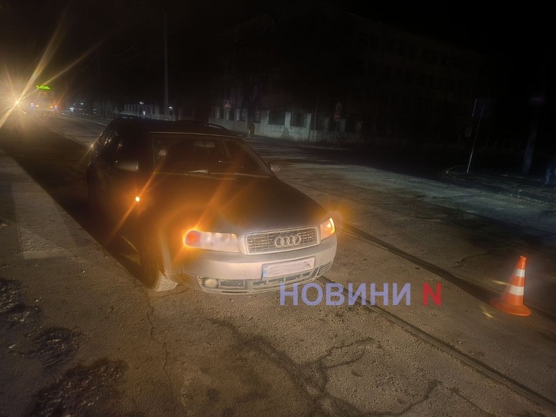 «Ауди» сбил женщину в центре Николаева: пострадавшая в тяжелом состоянии (фото, видео)