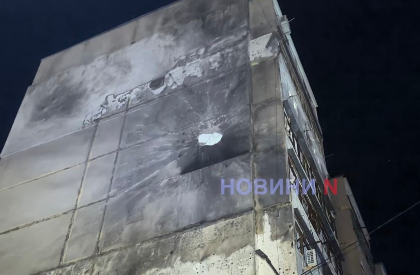 Вечерняя атака на Николаев: «шахед» пробил железобетонную стену девятиэтажки (фото, видео)