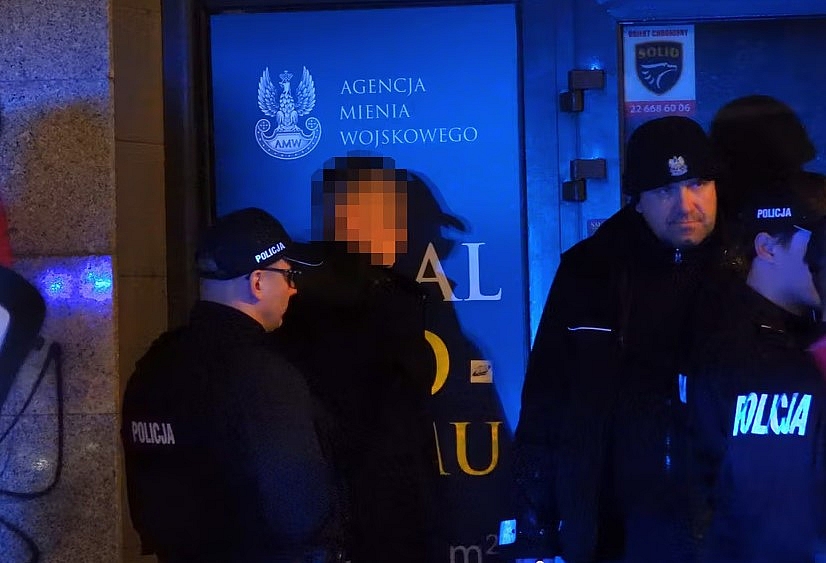 Поляк напал с ножом на украинца в трамвае в центре Варшавы (видео)