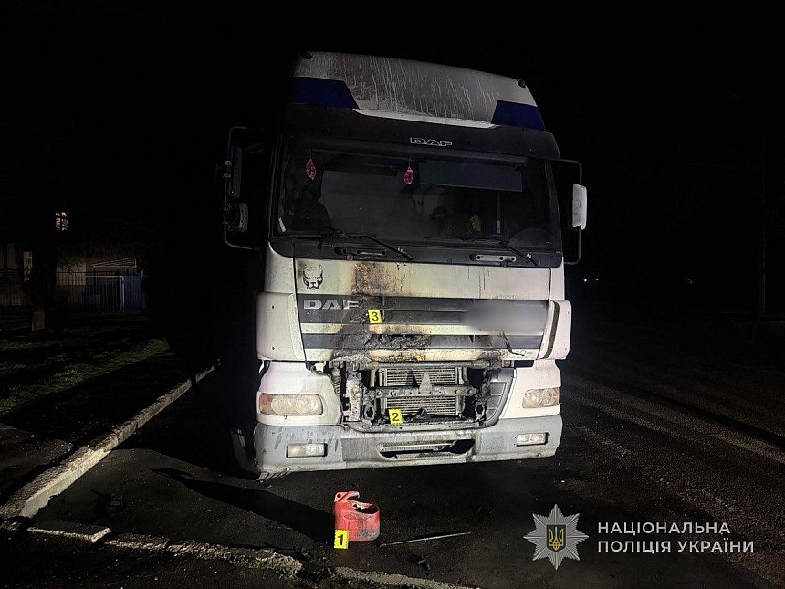 Подожгла грузовик и пыталась устроить теракт: 19-летнюю девушку задержали в Одессе (видео)