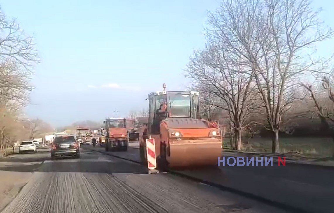 На дороге из Николаева в Киев ведется ремонт (видео)