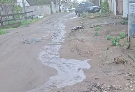 Порыв канализации произошел в одном из микрорайонов Николаева (видео)