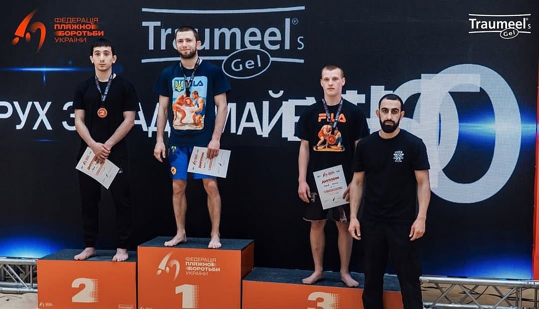 Николаевские спортсмены получили награды чемпионата Украины по пляжной борьбе