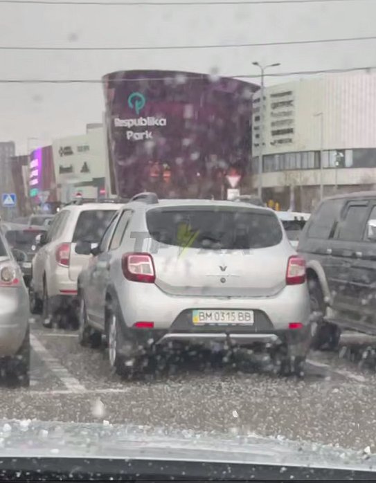 Град прошел в Киеве (видео)