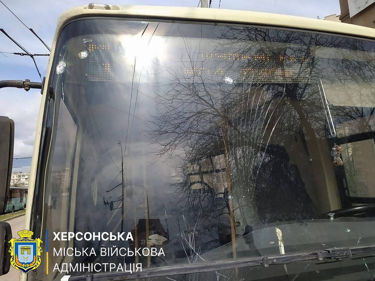 Россияне атаковали маршрутку с пассажирами в Херсоне