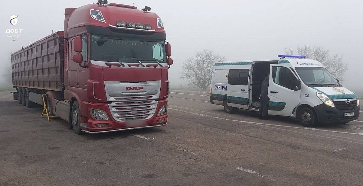 Штраф по 51 000 грн: водители фур пытались обойти систему весового контроля в Николаевской области