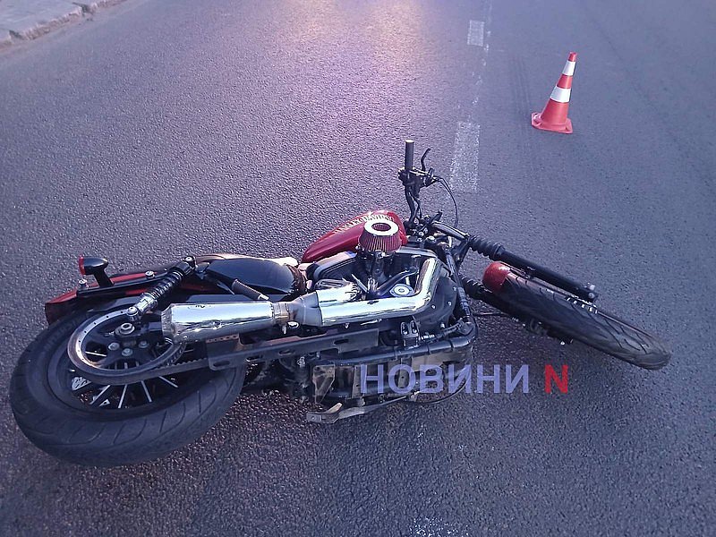 ДТП с мотоциклистом и Renault в Николаеве: пострадавшего увезла скорая