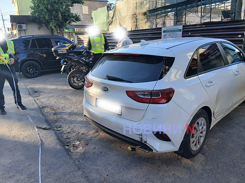 В Николаеве Kia сдавал назад и протаранил Ford