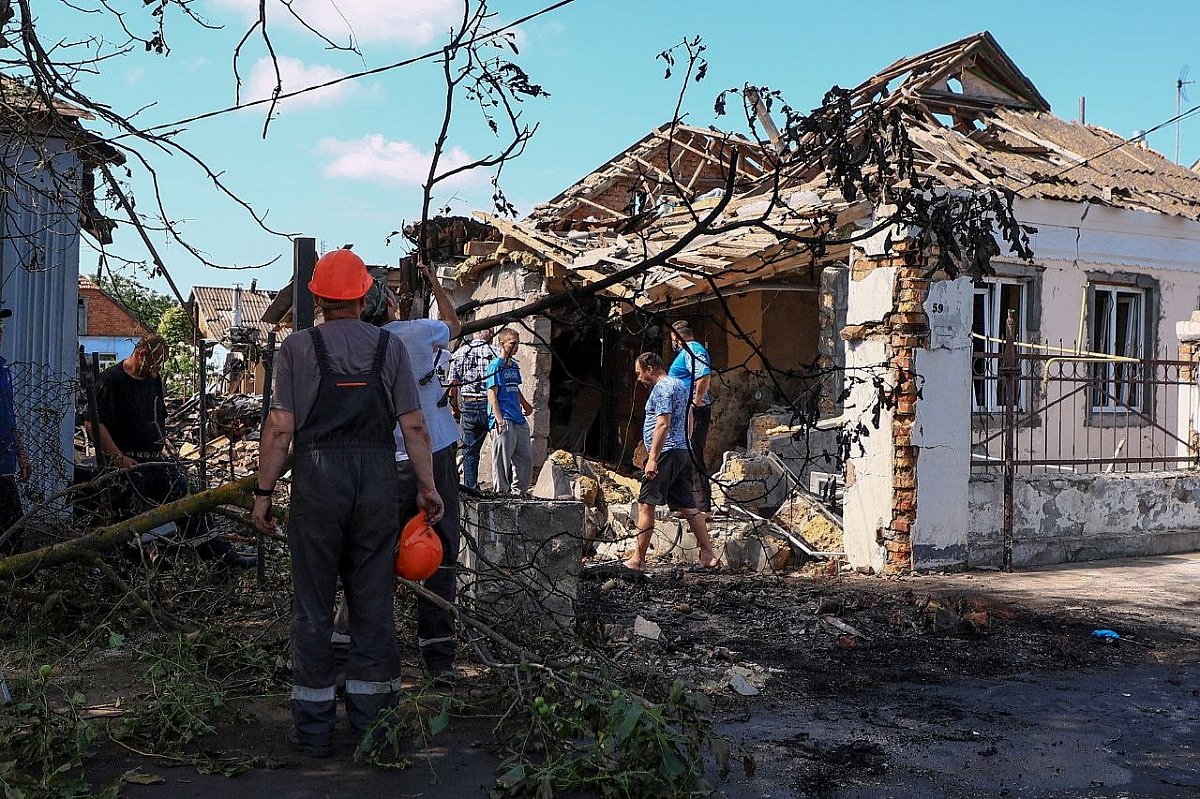 В Николаеве продолжают ликвидировать последствия атаки: закрыты более 100 окон