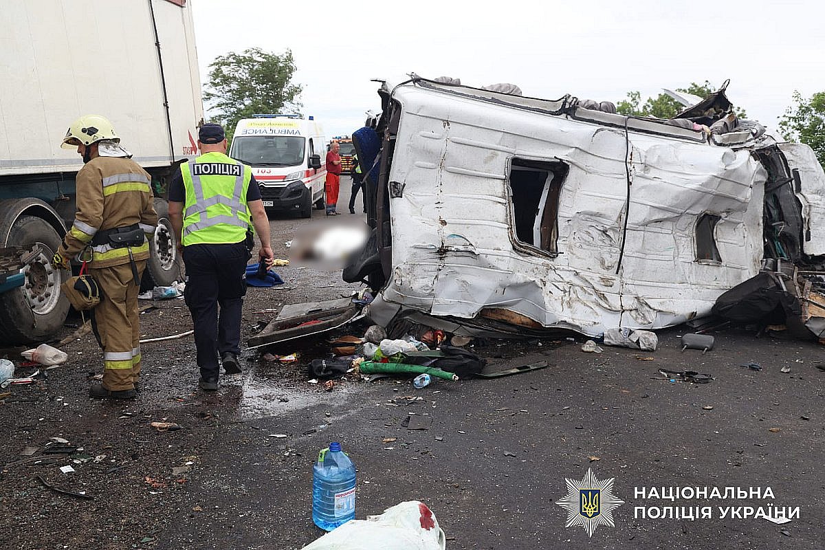 Виновнику смертельного ДТП с 12 погибшими под Николаевом объявили о подозрении