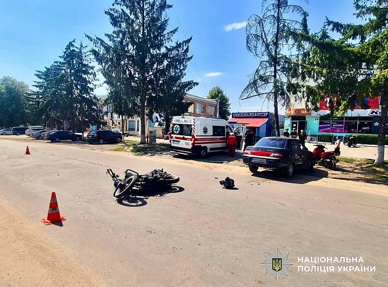 Полицейский за рулём столкнулся с мотоциклом на Николаевщине: пострадал подросток