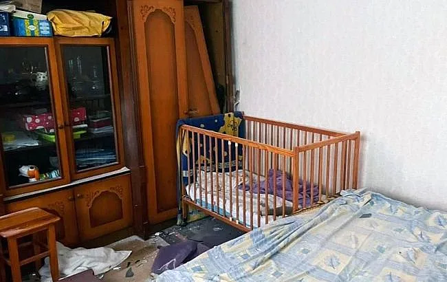 В Херсоне ударный дрон атаковал дом: попал в детскую кроватку с двухлетним ребенком