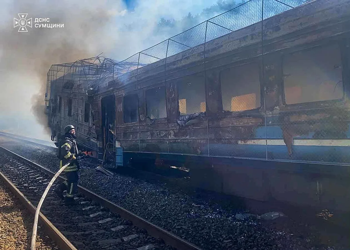 Ранение двухлетней девочки в глаз и пожар в пассажирском вагоне: последствия российских атак в Украине (фото, видео)