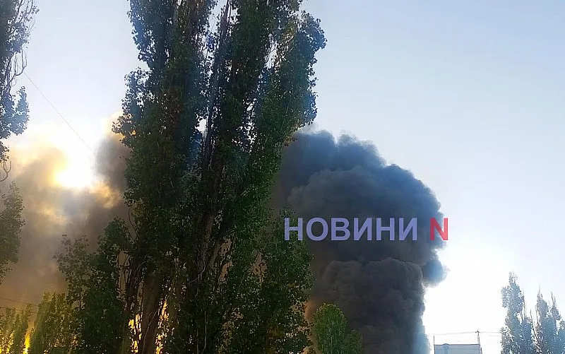 В Николаеве после взрыва масштабный пожар (фото, видео)