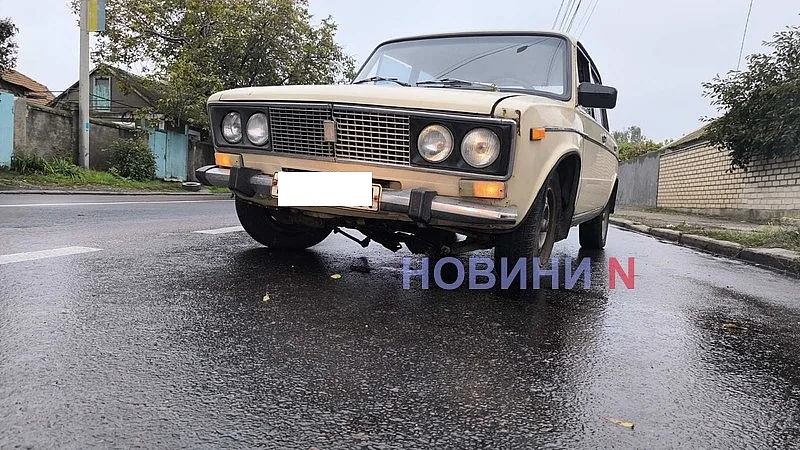 В Николаеве пьяный водитель на «Жигулях» врезался в бордюр