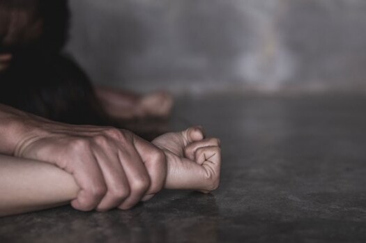 На Чернігівщині 25-річний чоловік неодноразово ґвалтував 13-річну дівчинку