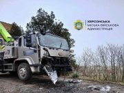 Російські війська атакували комунальне підприємство в Херсоні: пошкоджено службовий транспорт